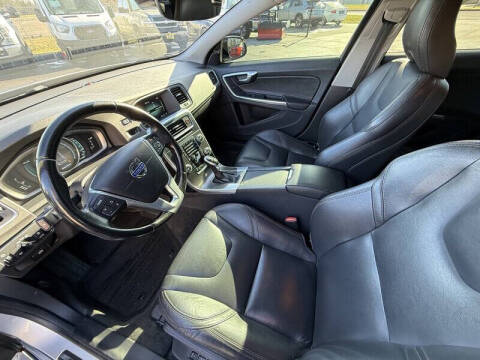 2015 Volvo V60 Cross Country T5