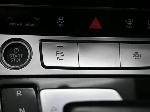 2022 Audi e-tron quattro Premium Plus