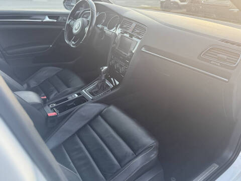 2017 Volkswagen Golf R 4Motion