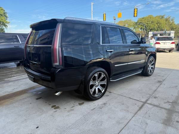 2016 Cadillac Escalade Luxury Collection