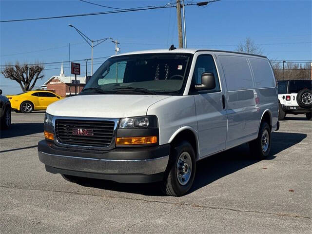 GMC Savana Cargo's photo