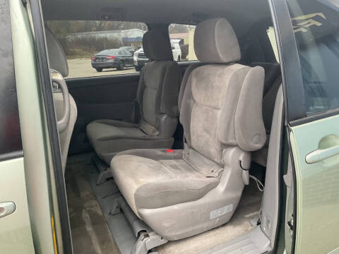 2009 Toyota Sienna LE 8-Passenger
