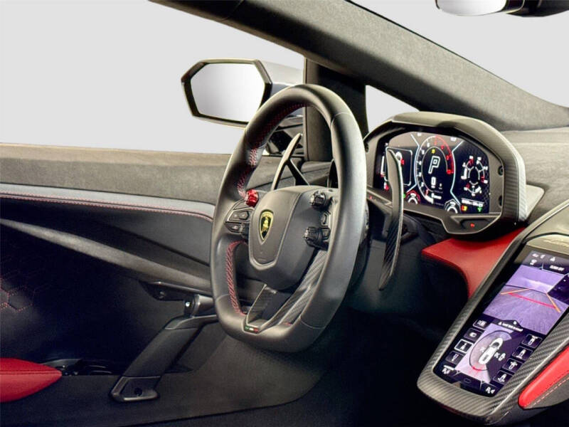 2024 Lamborghini Revuelto
