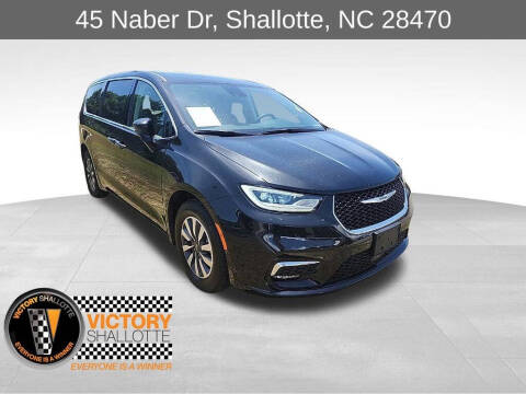 2024 Chrysler Pacifica Plug-In Hybrid Select