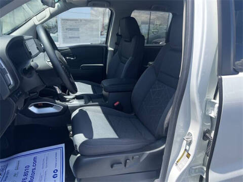 2025 Nissan Frontier SV