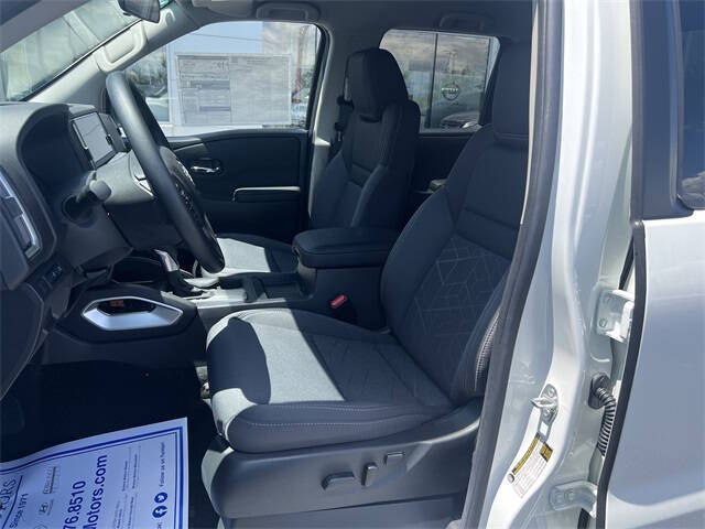 2025 Nissan Frontier SV