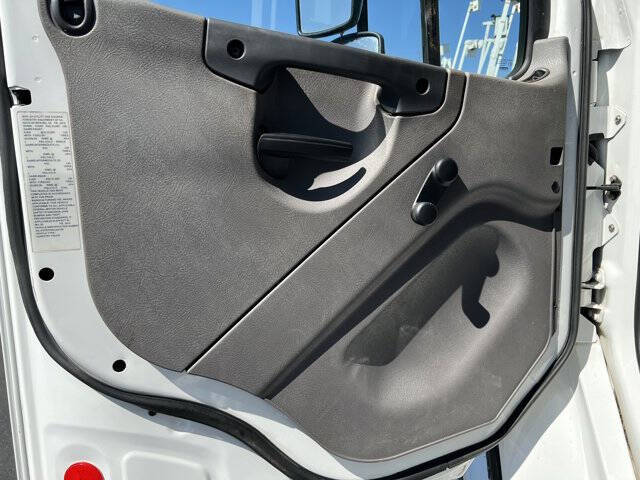 2017 Freightliner M2 106