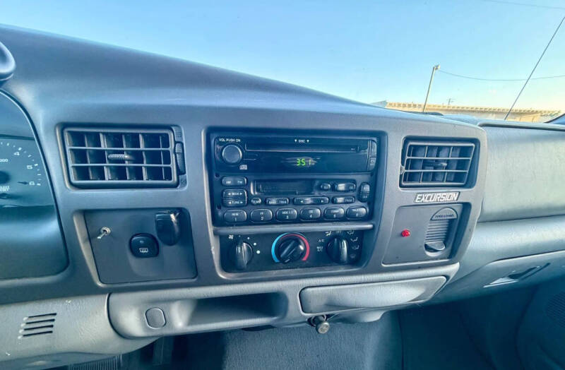 2003 Ford Excursion XLT