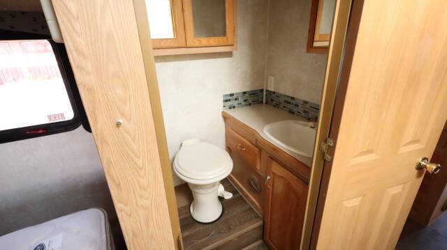 2004 Ford E-Series E-450 SD