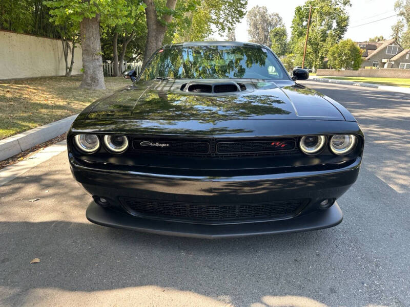 2017 Dodge Challenger 392 HEMI Scat Pack Shaker