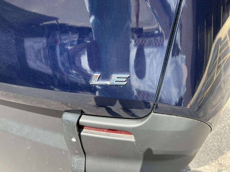 2025 Toyota Sienna LE 8-Passenger