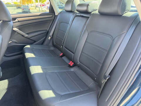 2020 Volkswagen Passat R-Line