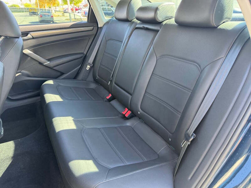 2020 Volkswagen Passat R-Line