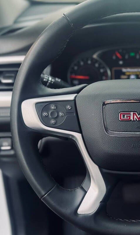 2023 GMC Acadia SLT