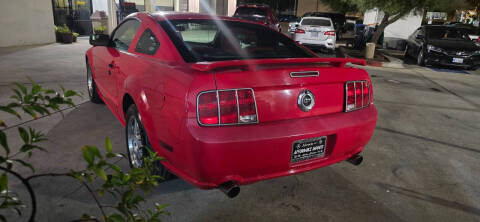 2005 Ford Mustang GT Deluxe