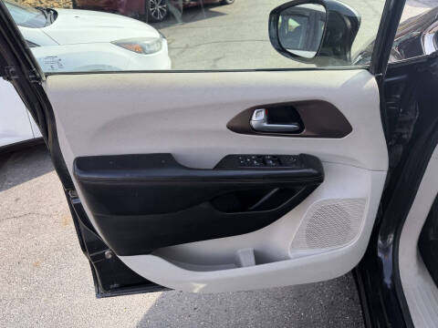 2017 Chrysler Pacifica Touring Plus