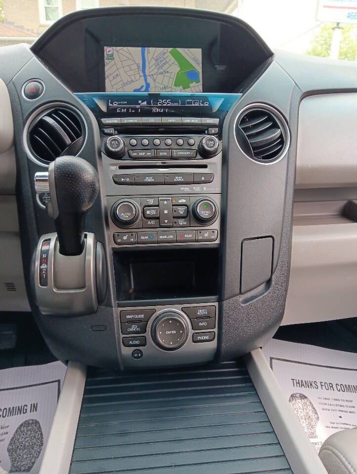 White 2012 Honda Pilot Touring 4x4 Touring 4dr SUV 16