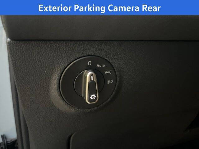 2026 Volkswagen Taos SE Black