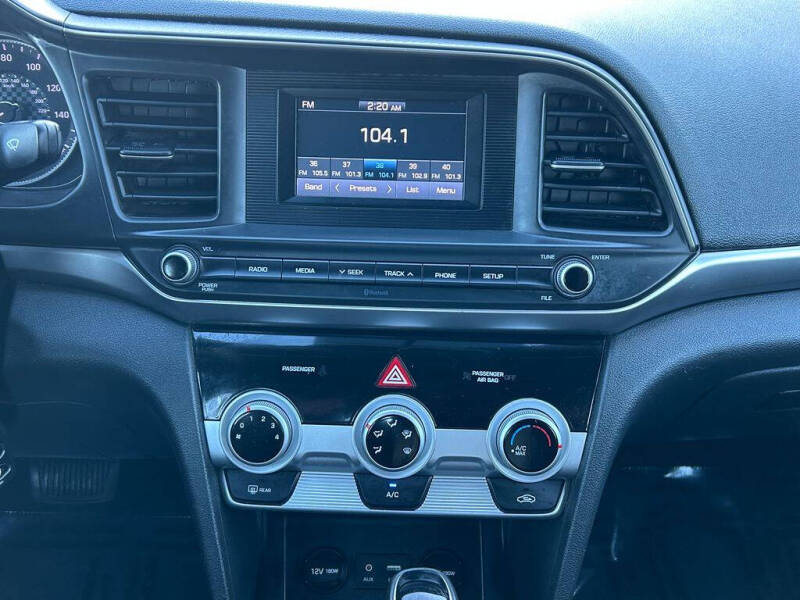 2019 Hyundai Elantra SE