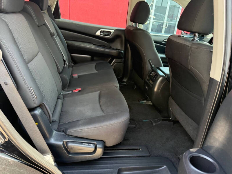 2020 Nissan Pathfinder SV