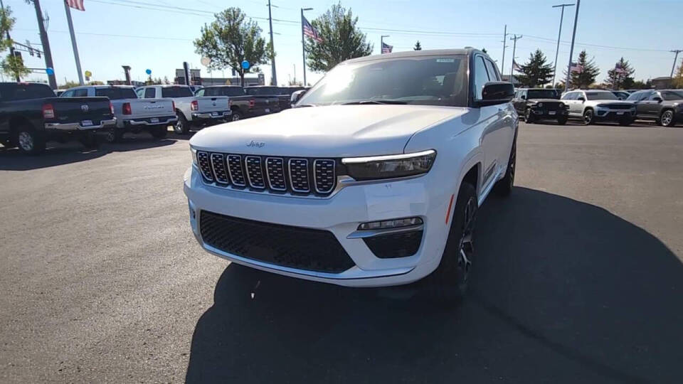 2025 Jeep Grand Cherokee for sale at Victoria Auto Sales in Victoria, MN