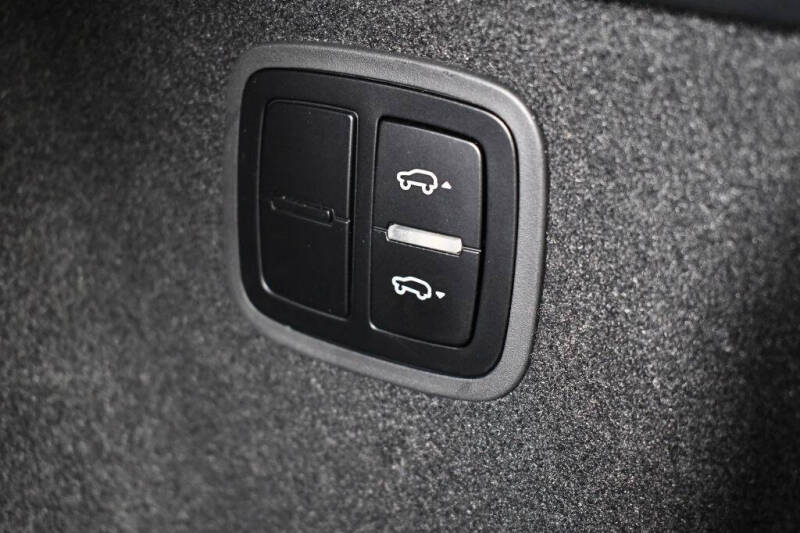 2023 Porsche Macan S