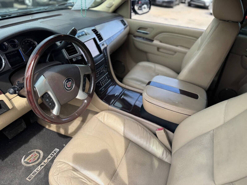 2011 Cadillac Escalade Luxury