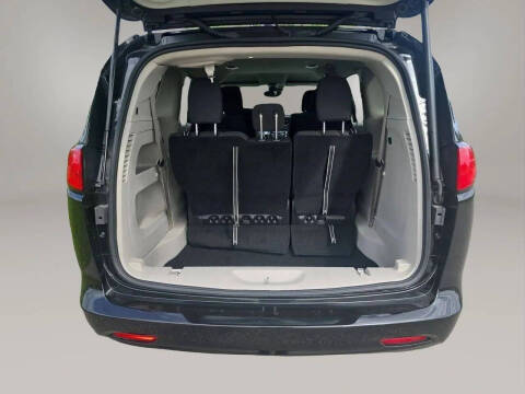 2024 Chrysler Voyager LX