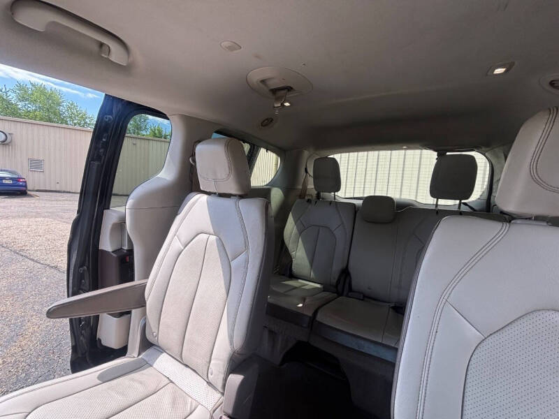 2017 Chrysler Pacifica Touring-L Plus