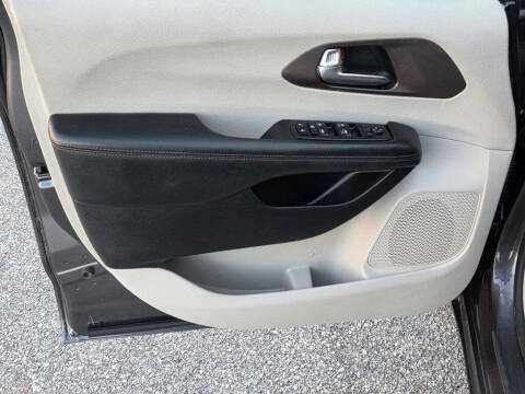 2019 Chrysler Pacifica Touring L