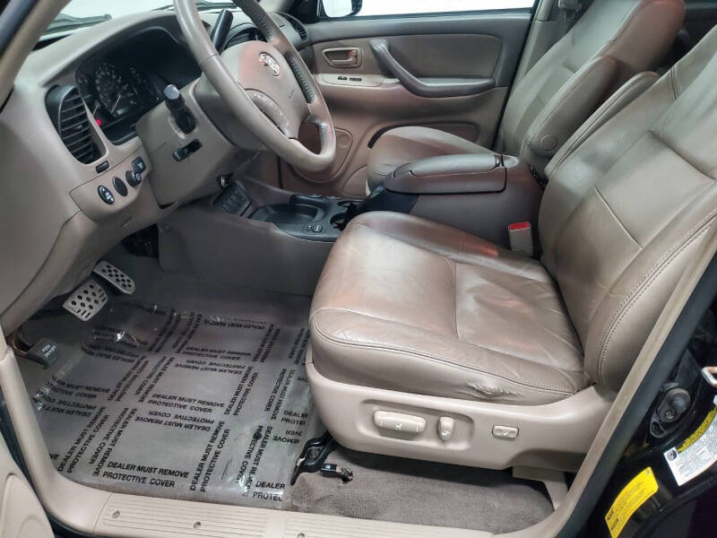 2005 Toyota Sequoia SR5