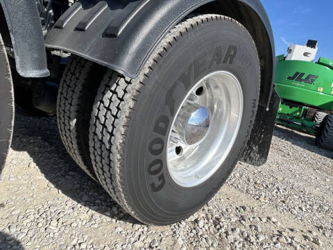 2019 Peterbilt 567 Road Tractor