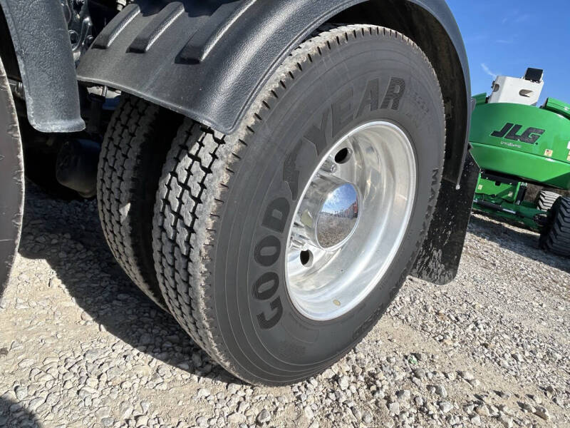 2019 Peterbilt 567 Road Tractor