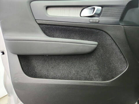 2024 Volvo XC40 B5 Plus Bright Theme