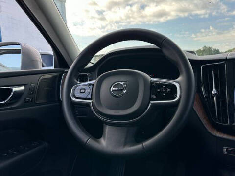 2023 Volvo XC60 B5 Ultimate Bright Theme