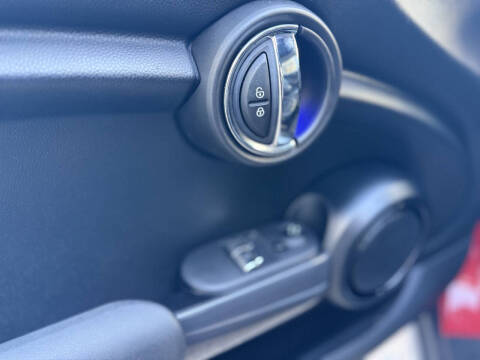 2017 MINI Hardtop 2 Door Cooper