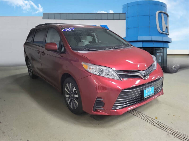 2019 Toyota Sienna LE 7-Passenger