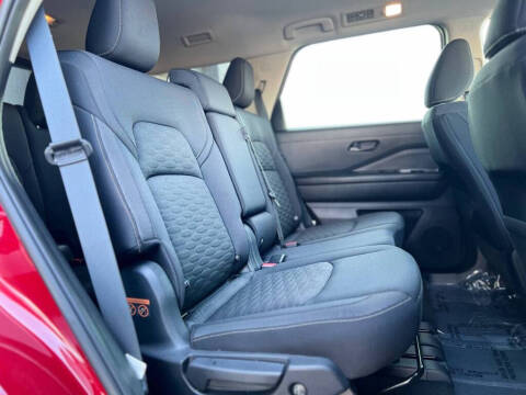 2024 Nissan Pathfinder SV