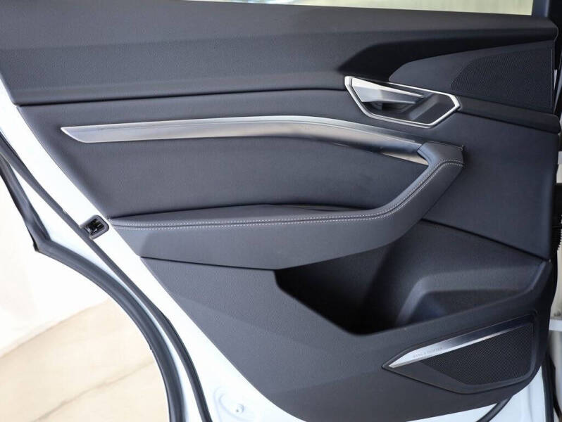 2023 Audi e-tron quattro Premium Plus