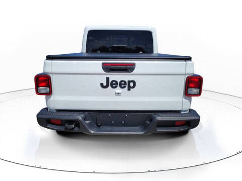 2025 Jeep Gladiator NightHawk