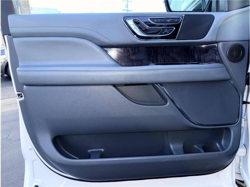 2019 Lincoln Navigator Select