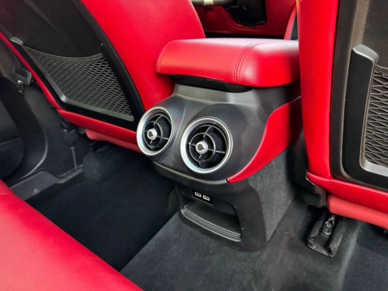 2019 Alfa Romeo Stelvio Sport