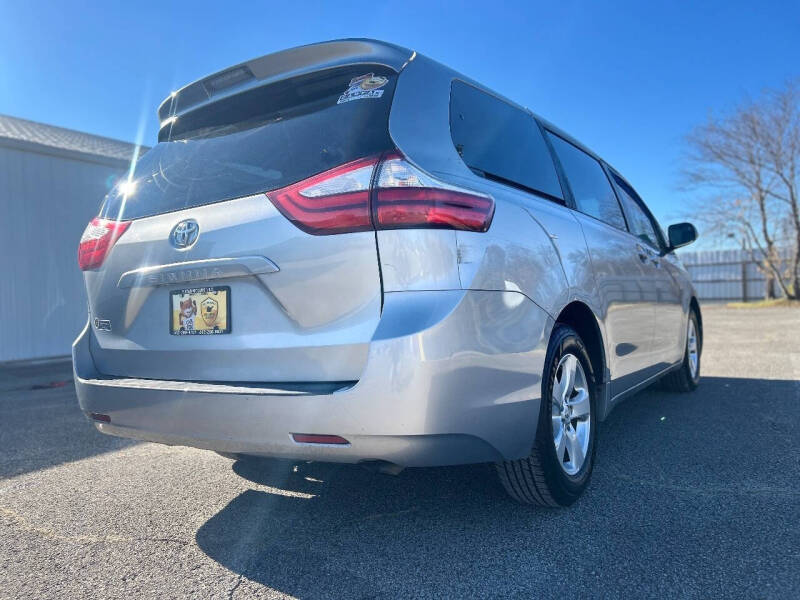 2017 Toyota Sienna LE 8-Passenger