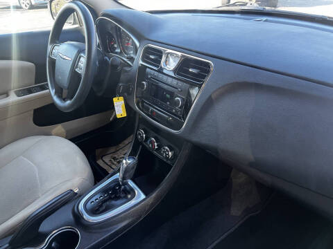 2013 Chrysler 200 LX