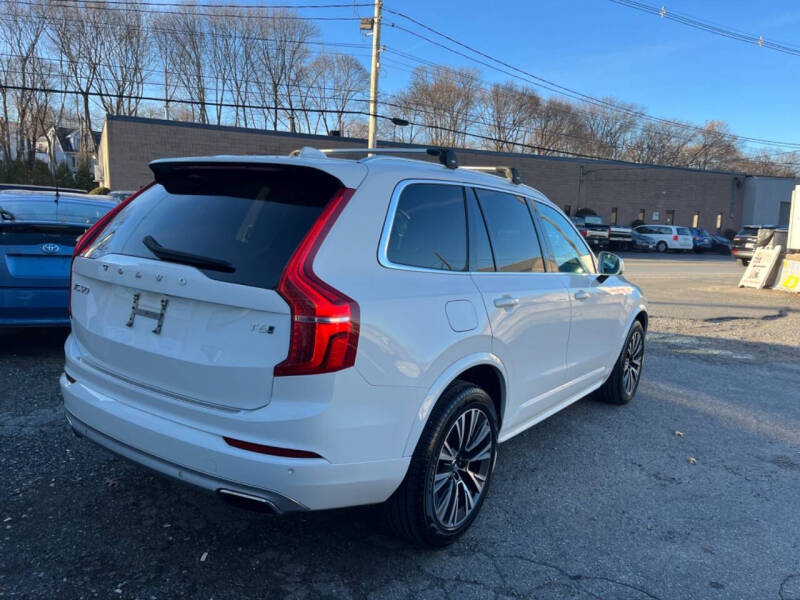 2020 Volvo XC90 T6 Momentum 6-Passenger