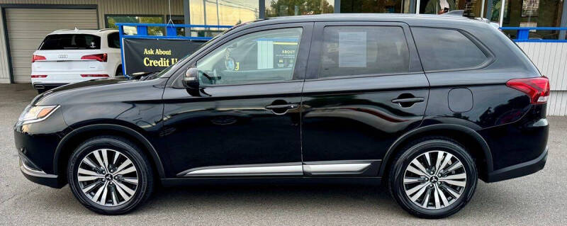 2020 Mitsubishi Outlander SE