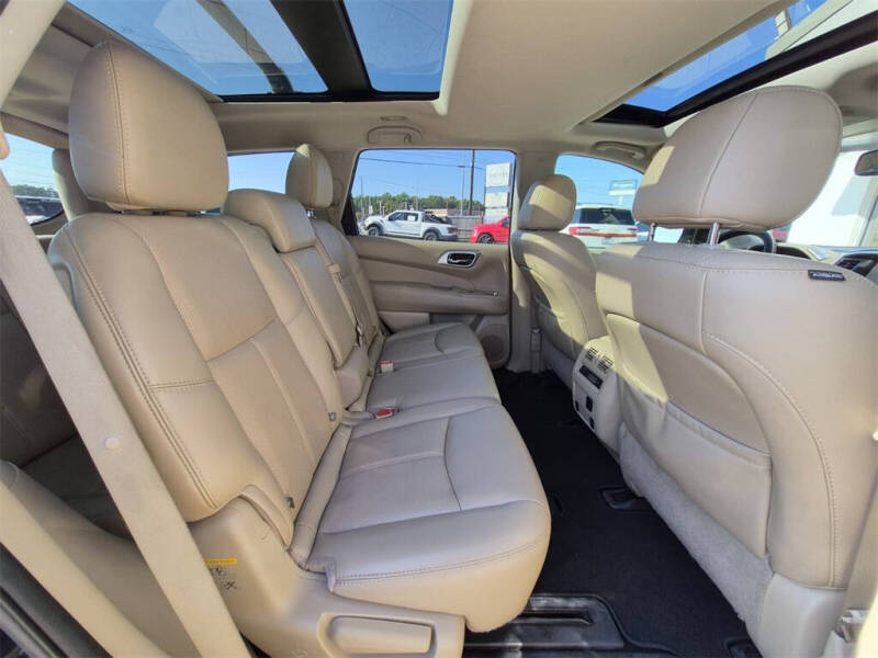 2017 Nissan Pathfinder Platinum