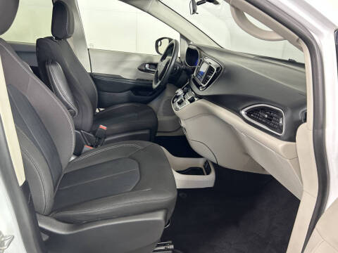 2021 Chrysler Voyager L