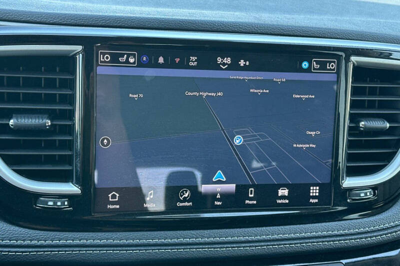 2024 Chrysler Pacifica Plug-In Hybrid Select