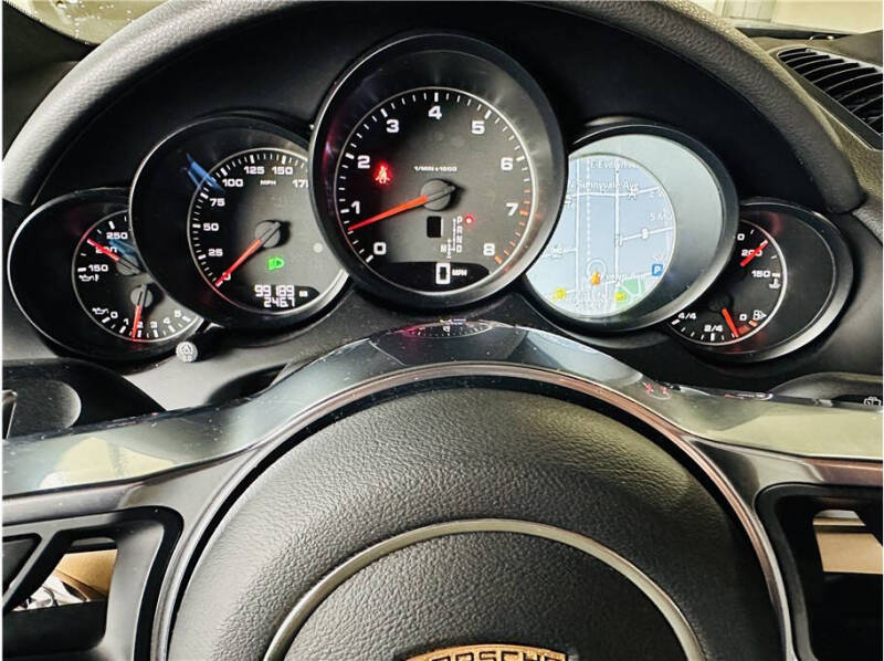 2017 Porsche Cayenne Platinum Edition